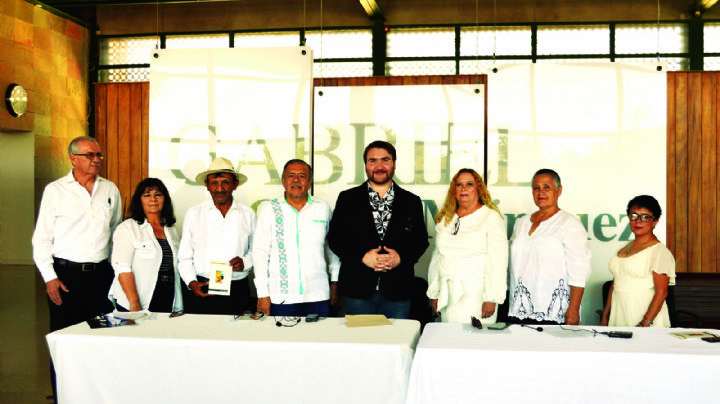 Colectivo Literarios Cosecha de Letras reconoce aporte cultural de Jorge Santana