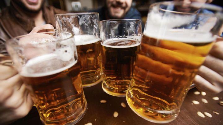 Comer antes de consumir bebidas alcohólicas para no emborracharse, ¿sirve de algo?