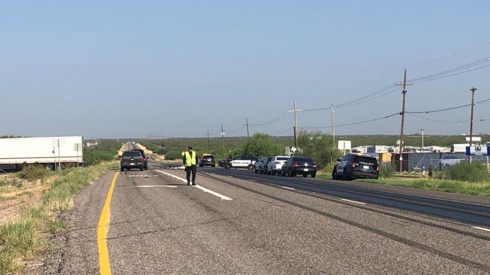 El auto particular quedó aplastado por un tráiler en los carriles rumbo al Puente 'Solidaridad'