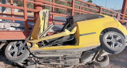 Joven sufre terrible choque contra puente peatonal; se debate entre la vida y la muerte