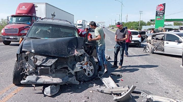Hace garras a Saturn y su camioneta en aparatoso choque frente a Villas de San Miguel