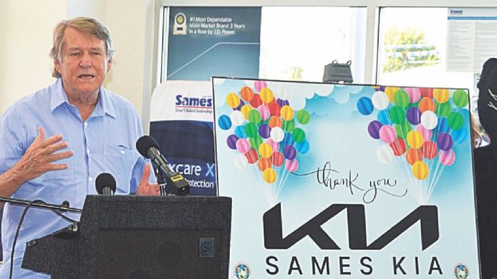 En Laredo, Sames regalará un auto a estudiante cumplido