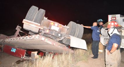 Trailero se salva de morir en Carretera a Anáhuac; la unidad quedó destrozada | FOTOS