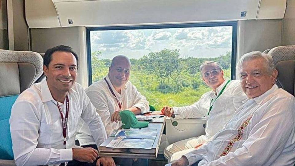 El Tren Maya realizó ayer su primer recorrido con el Presidente como pasajero.