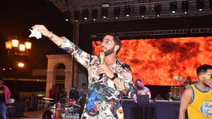 Poncho De Nigris arrasó en el escenario del Teatro del Pueblo de Expomex 2023