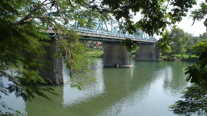 Hermanitos que nadaban en río mueren ahogados; los arrastró la corriente