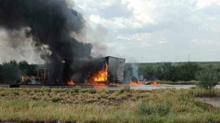 Horrible accidente en la Mex 2: tráiler choca y se incendia, operador habría muerto