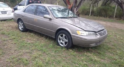 Reportan olores fétidos en auto; lo abren y el hallazgo es terrible