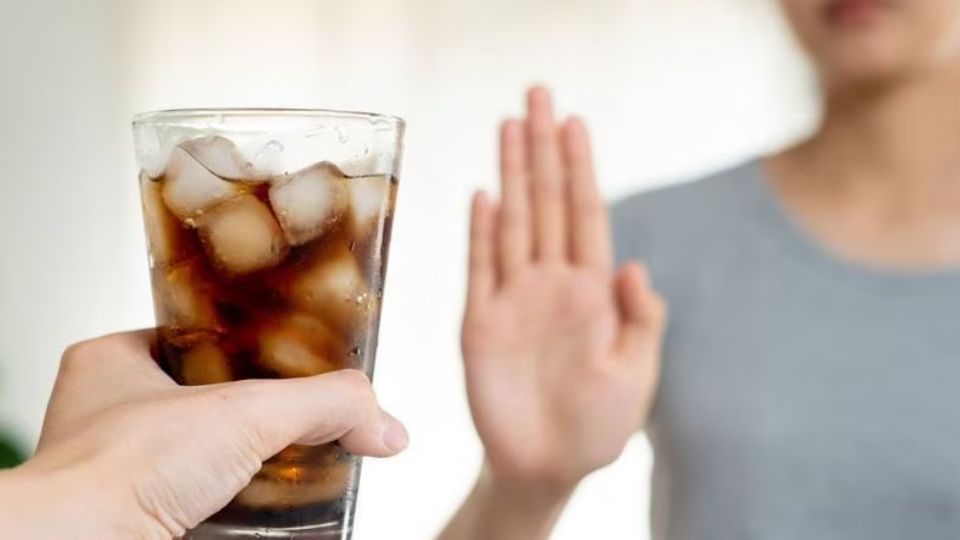 Bájale al refresco, pues los beneficios más altos que las consecuencias de seguir tomando