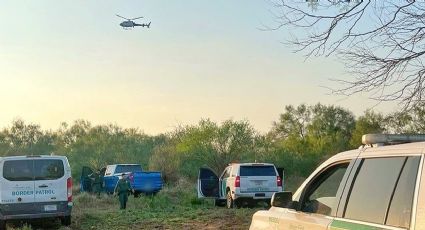 'Coyote' abandona su camioneta llena de indocumentados durante persecución policiaca