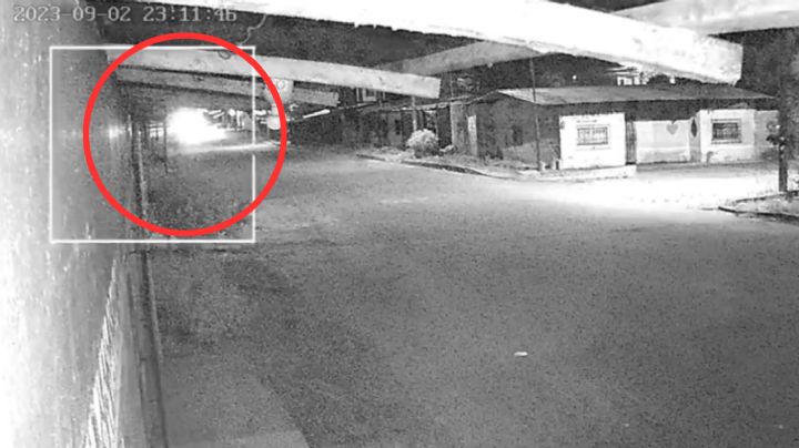 Maleantes olvidan aventar granada y explota al interior del carro | VIDEO