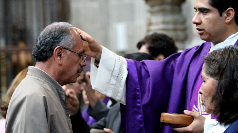 La variación en la fecha para los Miércoles de Ceniza se debe a la fecha de la Pascua, que a su vez está relacionada con el ciclo lunar.