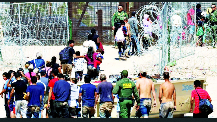 Greg Abbott amaga con disparar a migrantes en Texas