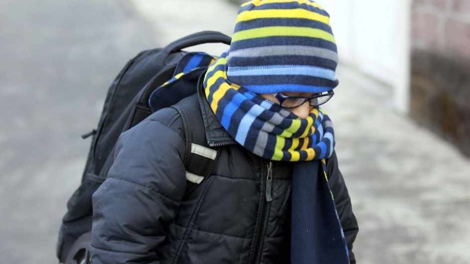 Expertos recomiendan utilizar al menos tres capas de ropa invernal