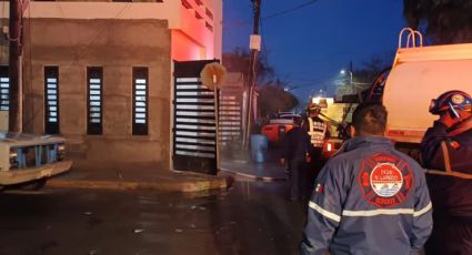 Familia se salva de milagro en incendio de su casa en Colonia Infonavit; el humo casi los mata