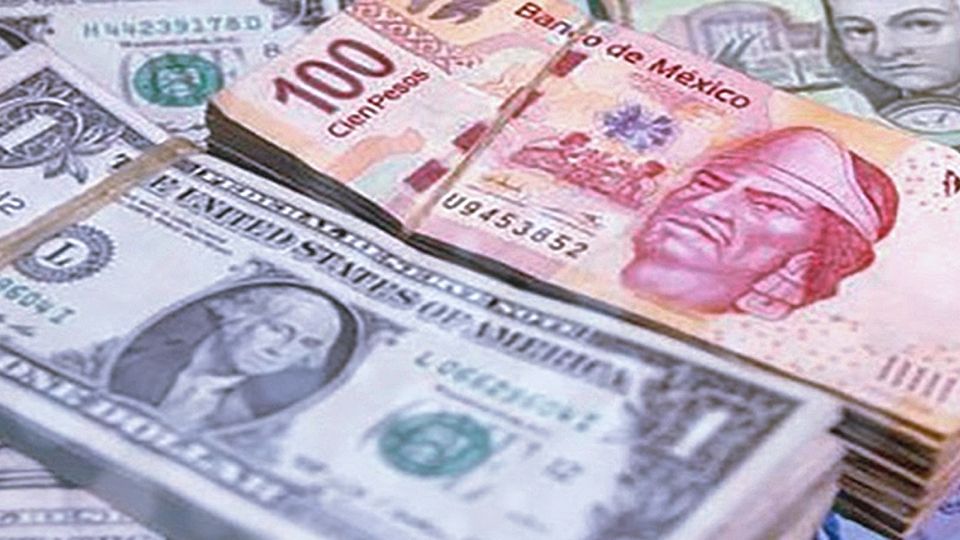 El peso mexicano sigue fortaleciéndose esta jornada, a punto de romper la barrera de las 17 unidades