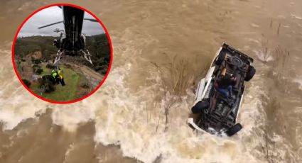 Rescatan a mujer después de permanecer 14 horas atrapada en un arroyo; cayó con su camioneta