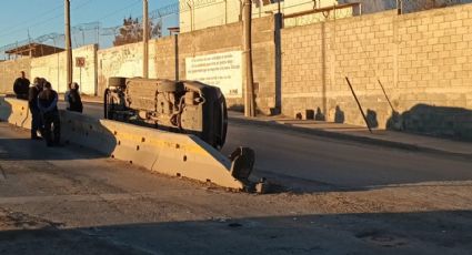 Fuerte accidente vial en Carretera Aeropuerto; auto quedó volcado