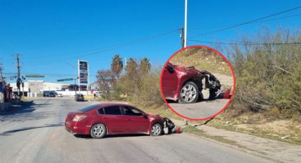 Conductor abandona su coche cerca de la Zona luego de chocar contra arbotante