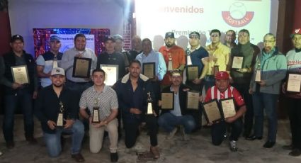 Premian a lo mejor en la  Liga Fronteriza Dominical de Softball