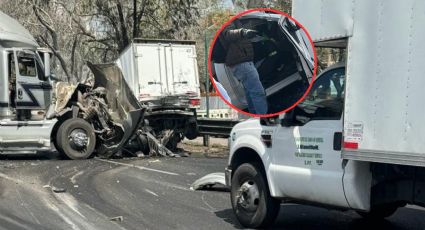 Una persona muere prensada luego de choque entre tráiler y camioneta; hay cuatro heridos más