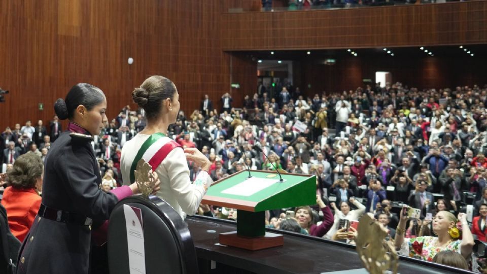 La presidenta electa se reunión con el presidente saliente Andrés Manuel López Obrador, de quien recibió la banda presidencial.