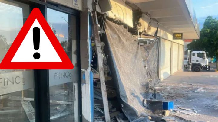 De película: hombre se mete a banco con retroexcavadora y trata de llevarse el cajero automático