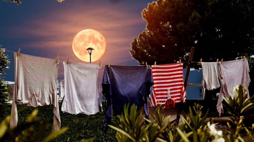 La ropa y la luna llena