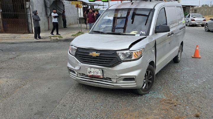 Conductor imprudente causa aparatoso accidente en Nuevo Laredo; deja daños costosos