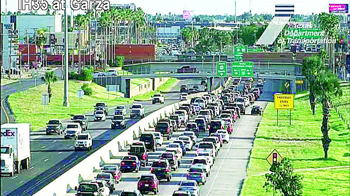 Aprovechan asueto y saturan Puente II