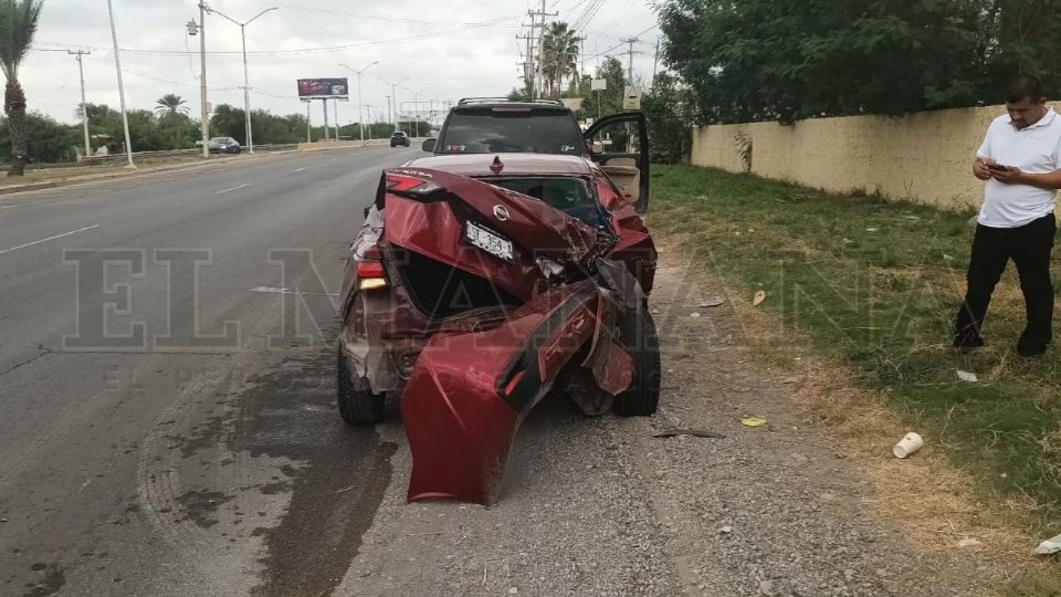 Por cederle el paso a un tráiler, el hombre de Nuevo León salió afectado por un choque por alcance contra una pesada camioneta