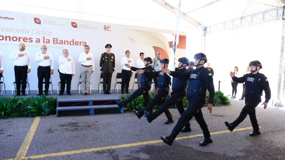 Américo Villarreal durante la rehabilitación del Águila del Bicentenario