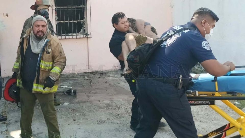 La jovencita fue rescatada por los bomberos de Nuevo Laredo