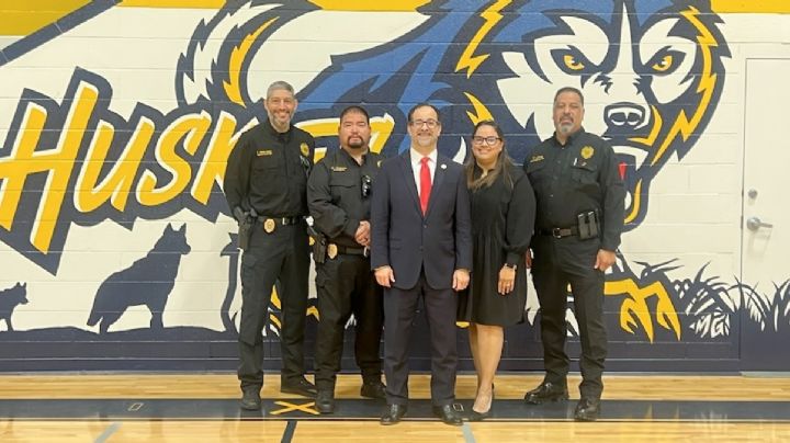 Semana del Listón Rojo: enseñan a estudiantes a mantenerse alejados de los enervantes