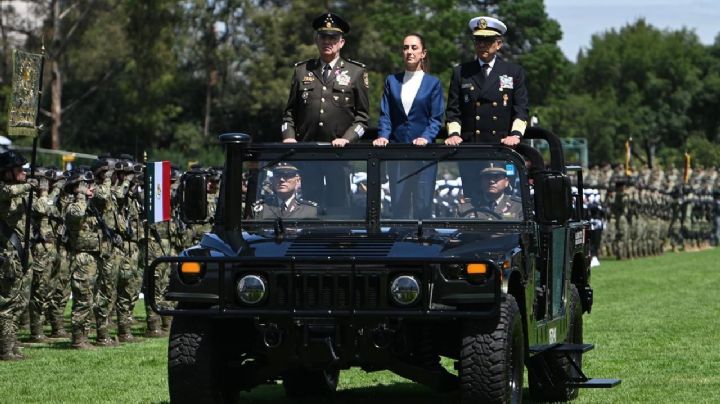 Primera salutación a la presidenta Claudia Sheinbaum de Fuerzas Armadas y Guardia Nacional