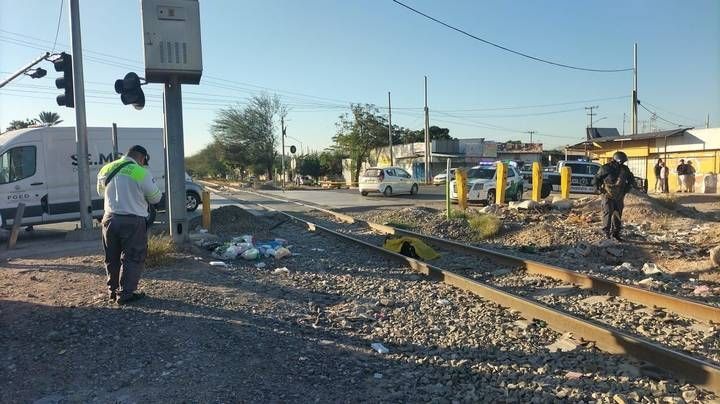 Abuelito muere arrollado por el tren; había salido a pasear en bicicleta
