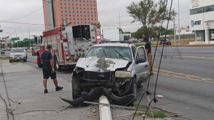 Nuevo Laredo: familia se salva de morir en su camioneta al chocar contra poste de CFE