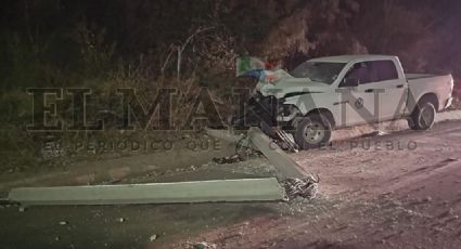 Camioneta se impacta contra poste de la CFE en el bulevar Colosio; quedó totalmente destrozada