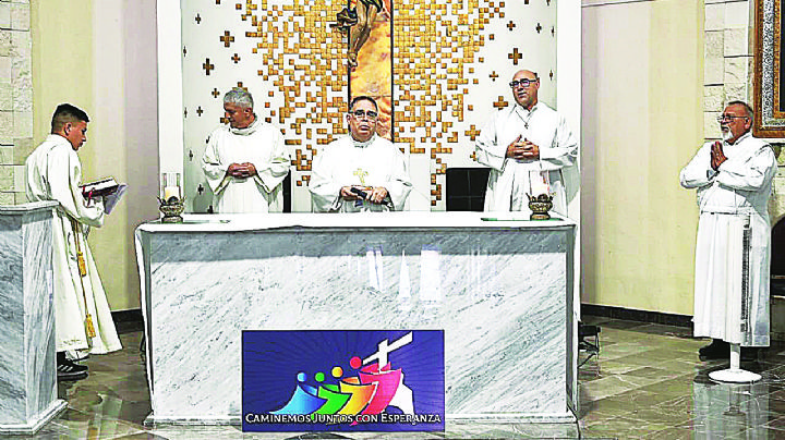 Celebra padre Rogelio Lozano 32 aniversario de servicio sacerdotal