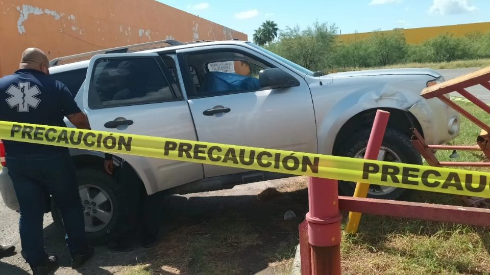 Al lugar llegaron elemento de Protección Civil quienes verificaron que el conductor había muerto