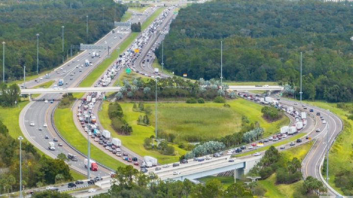 Huracán Milton provoca colapso de carreteras en Florida por residentes que huyen masivamente