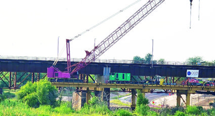 Avanza 80% cruce ferroviario en Nuevo Laredo; colocan vigas de acero