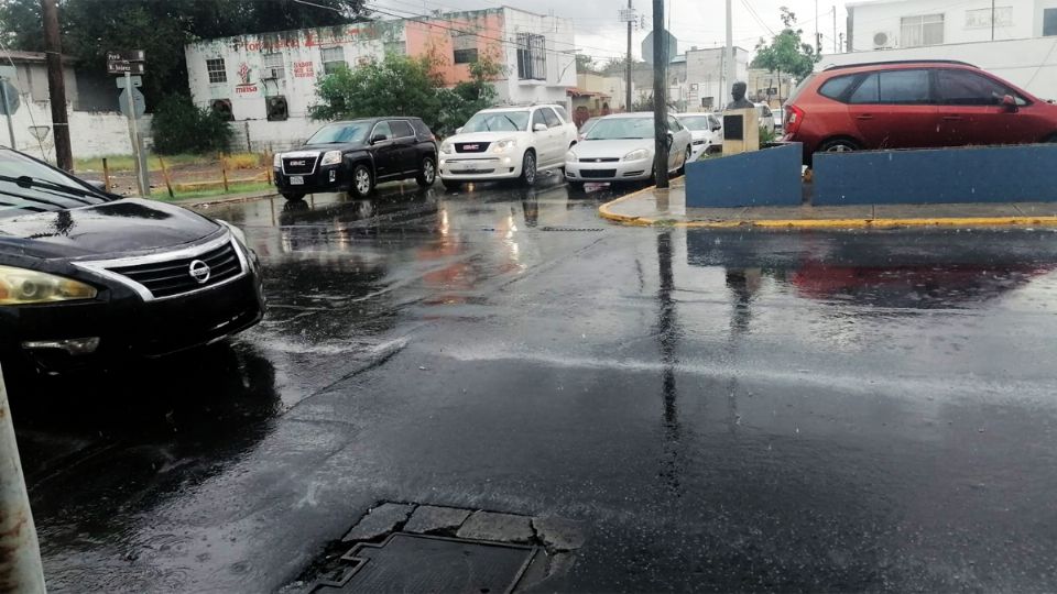 Nubes densas llegaron del norte junto con aguaceros.