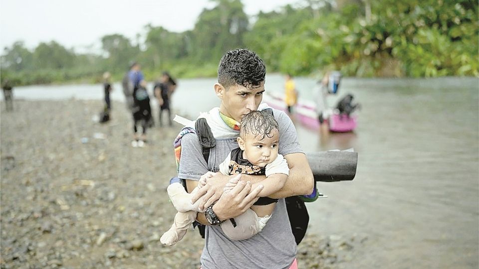 Aduanas y Protección Fronteriza de Estados Unidos reportó que los encuentros con indocumentados se redujeron a apenas 3 mil 002.