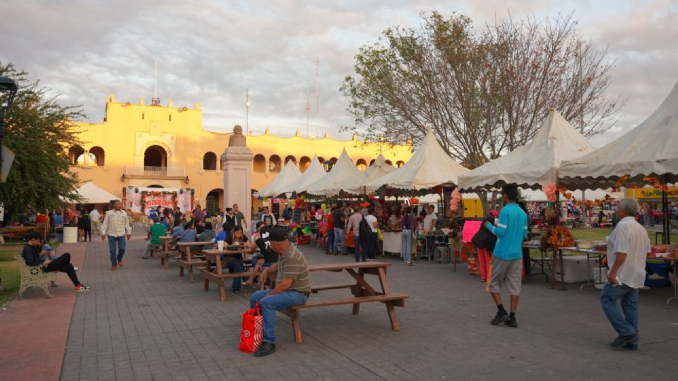 El bazar recibió a cientos de neolaredenses.