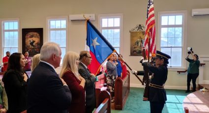 Reconocen a Veteranos en el Colegio de Laredo