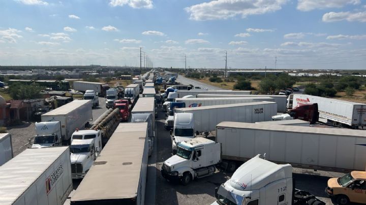 Manifestantes bloquean acceso al Puente III; hay largas filas