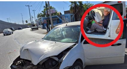 Abuelito tumba poste de luz, destroza su carro y vive para contarlo en la carretera Anáhuac