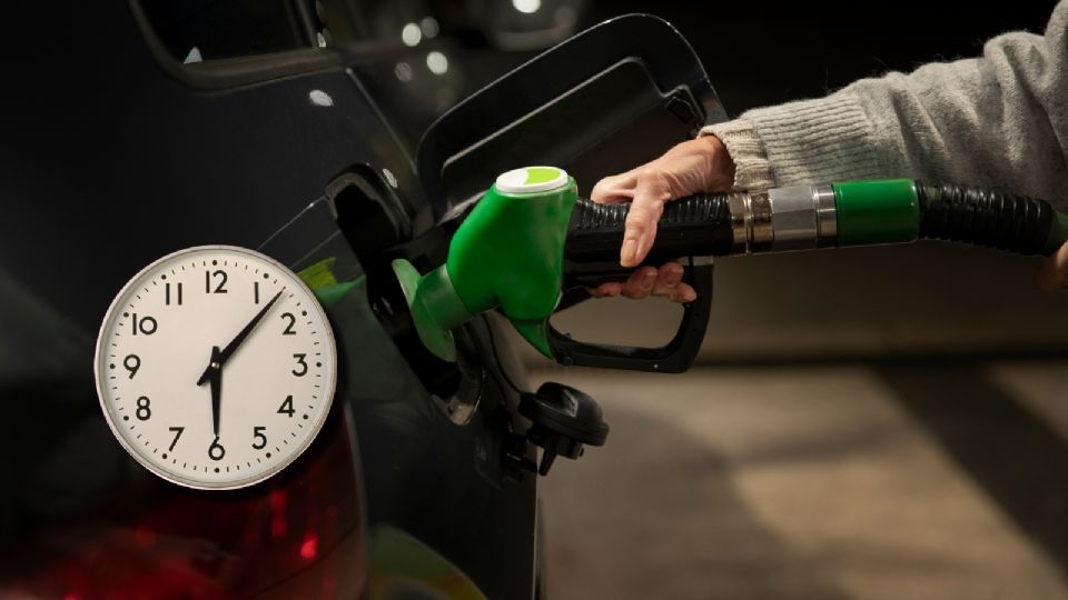 ¿Cuál es la mejor hora para cargar gasolina? Esto dicen los expertos