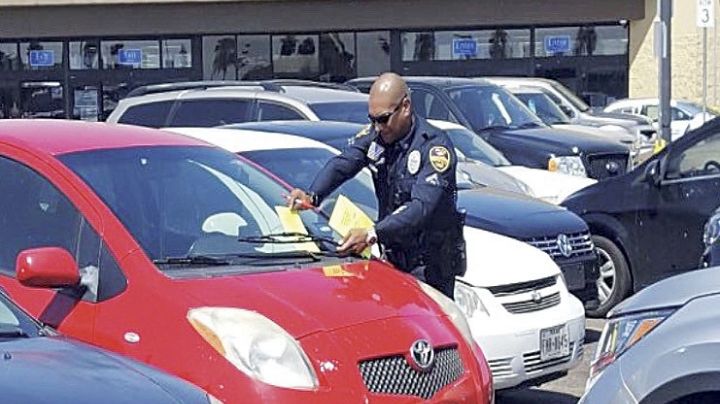 Policía de Laredo alerta por autos abiertos; temporada de compras es cuando más roban
